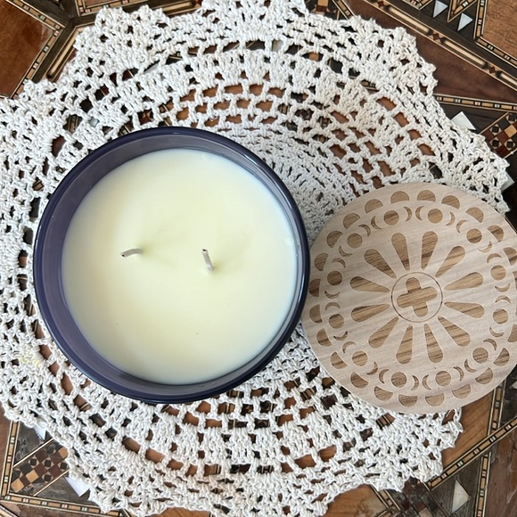 Saddle & Cardamon Scented Candle - Picture 4 of 12